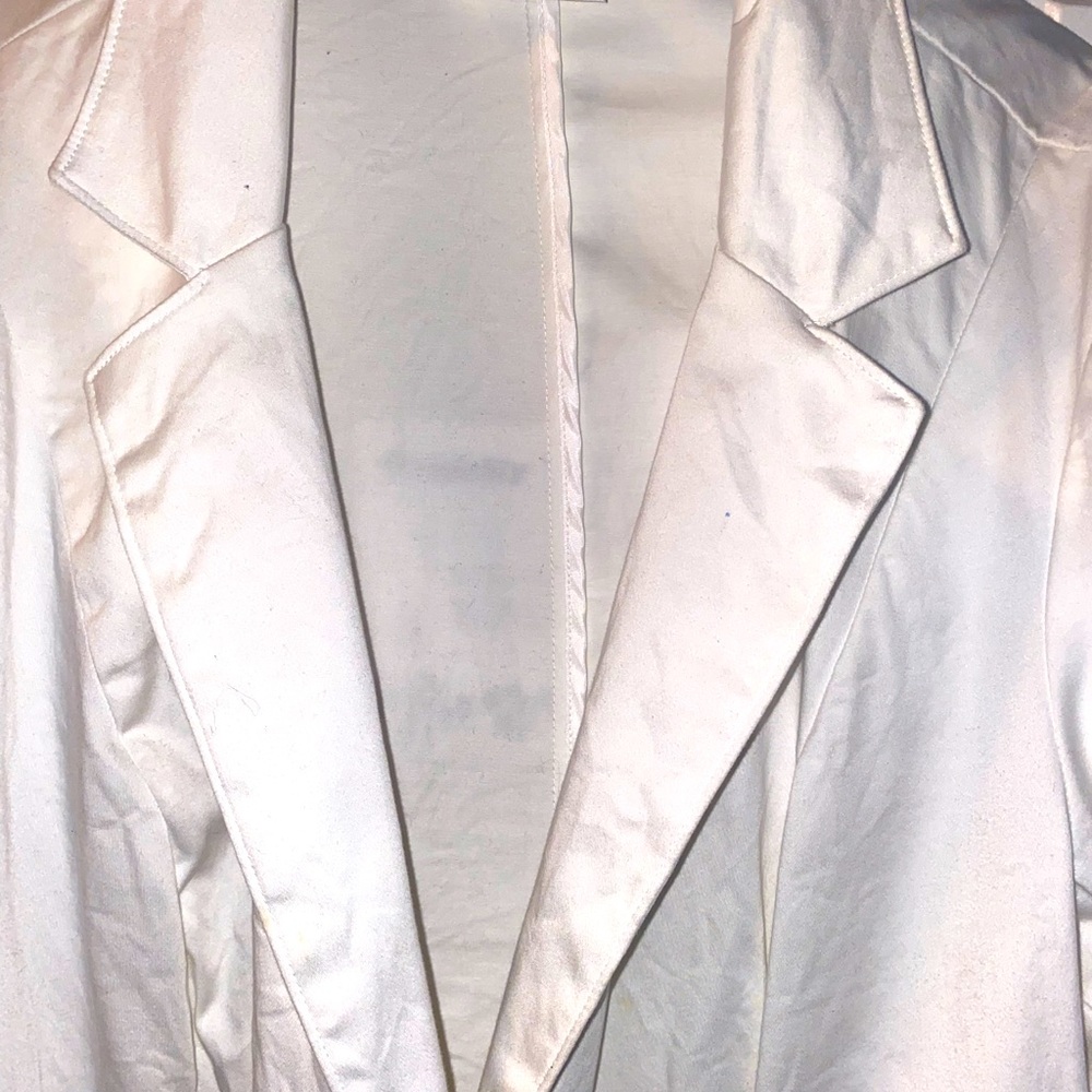 White Button-up Suit Jacket